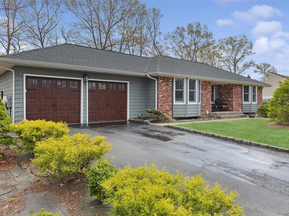 61 Griffin Drive, Mount Sinai, NY 11766