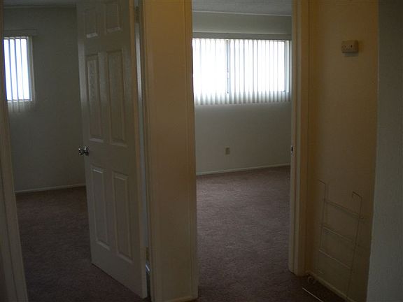 285 Moss St. #85 10-10-13 004