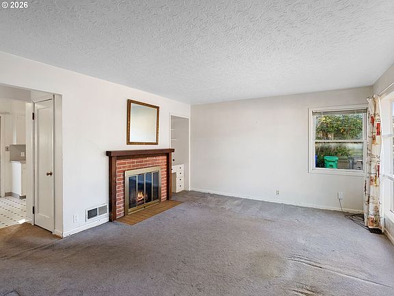 5th image of 204 NE 114th Ave