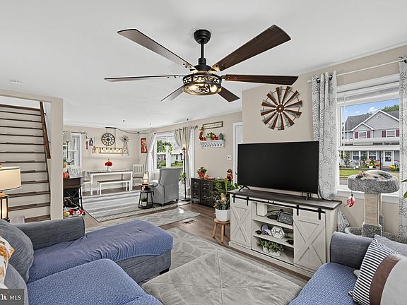 3rd image of 818 Price Ave