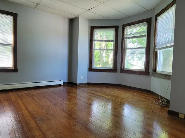 1196 North St #B, Pittsfield, MA 01201