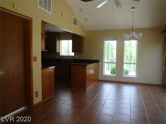 4th image of 812 Marina Dr