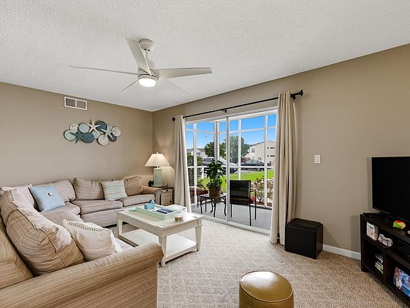 3rd image of 2225 Huntingdon Dr. #C