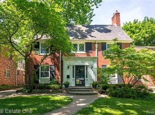 26063 Dundee Rd, Huntington Woods, MI 48070