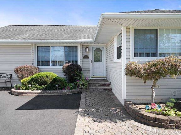 3rd image of 35 Taylor Ave