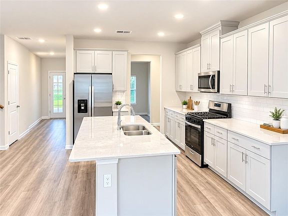 5th image of 38 Warwick Ct