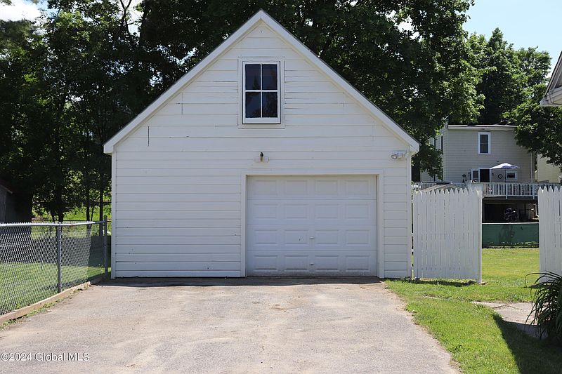 2nd image of 14 Nixon Street