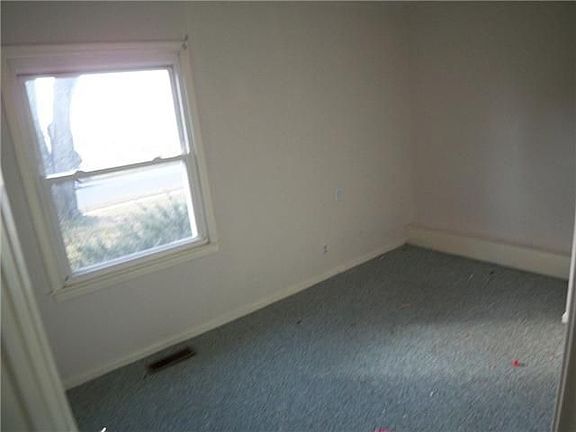 5th image of 206 W Holly Ave