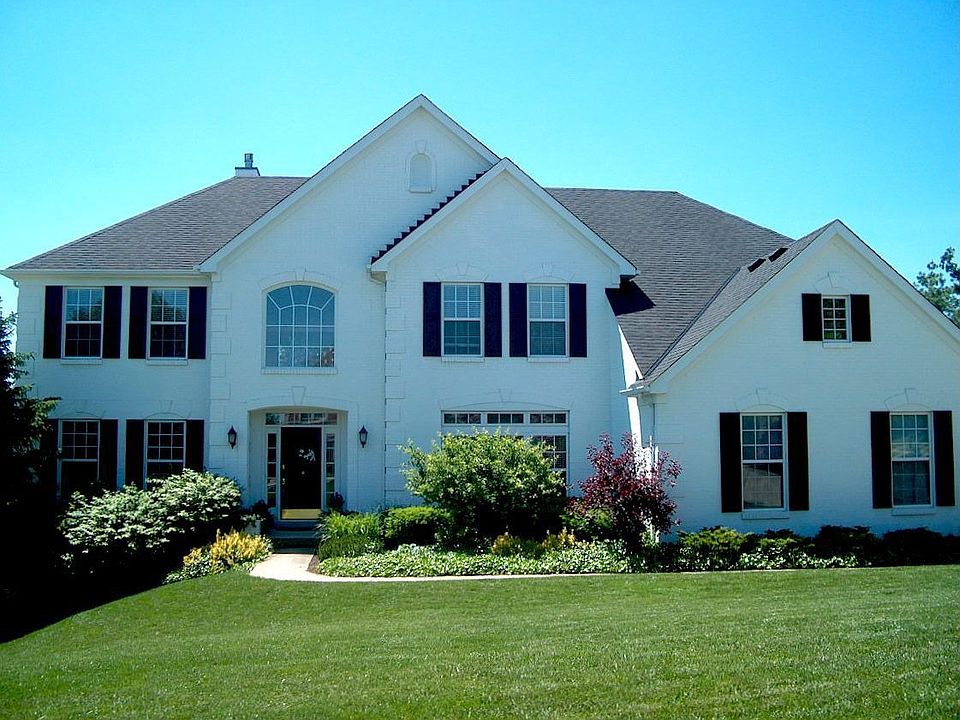 Beautiful Painted White Brick Home in Villa Hills