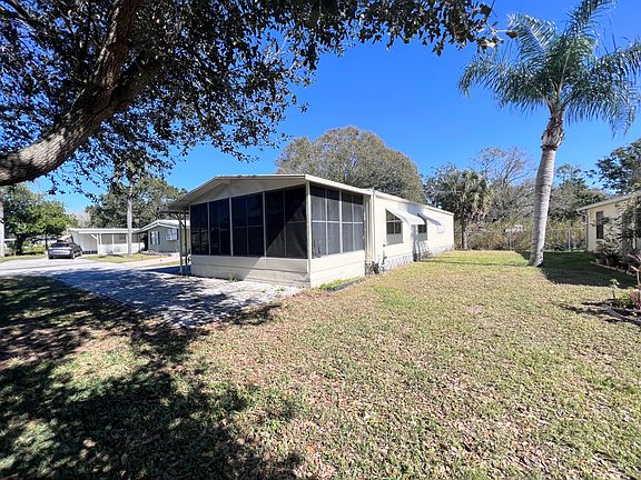3rd image of 3918 Voorne St