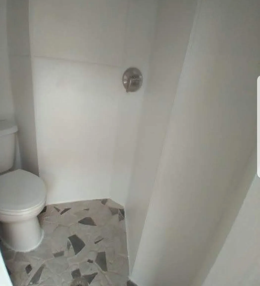Studio, $1,000 — Photo 2