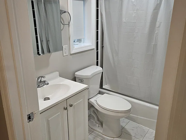 225-229 Huyler St #1 — Photo 5