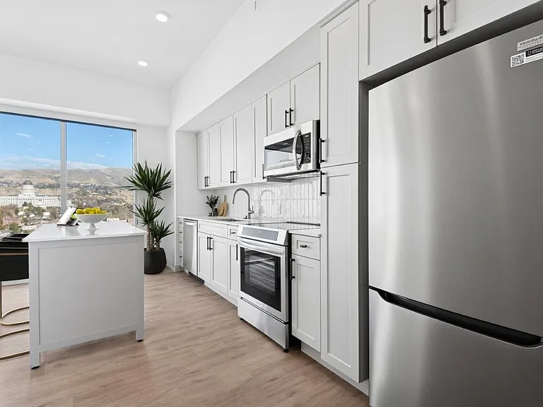 Seraph Luxury Downtown Apartments — Photo 27
