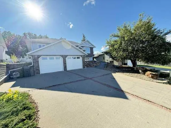 6929 W 99th St, Peace River, AB T8S 1B4