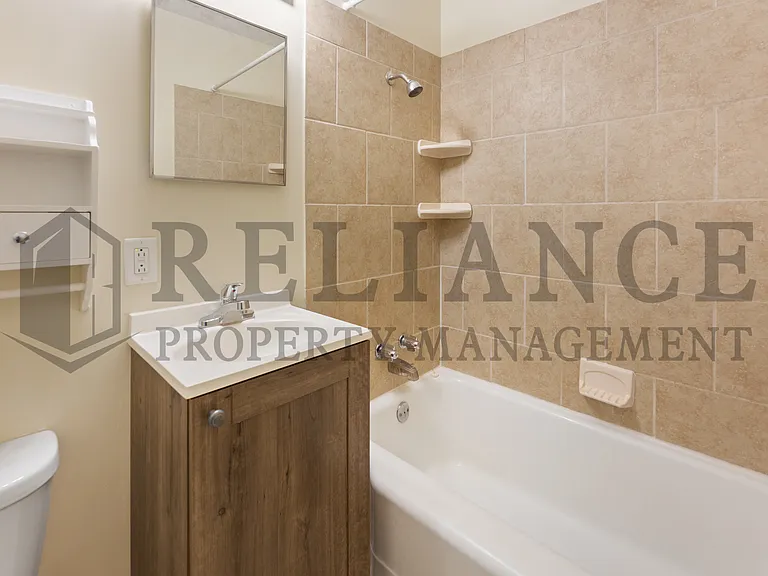 1022 S Yale St — Photo 12
