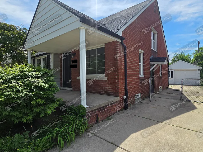 23745 Oak St — Photo 2
