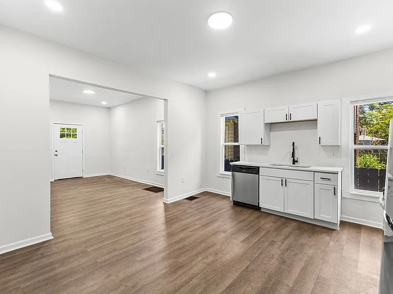 1341 Mooberry St — Photo 4