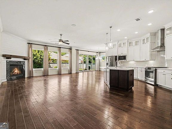 4th image of 105 Sheridan Dr