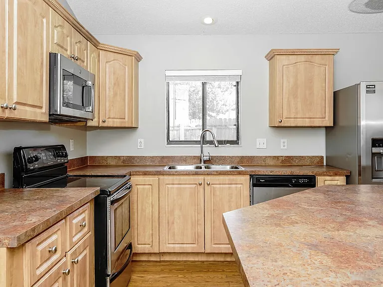 1001 Pond Apple Ct — Photo 8
