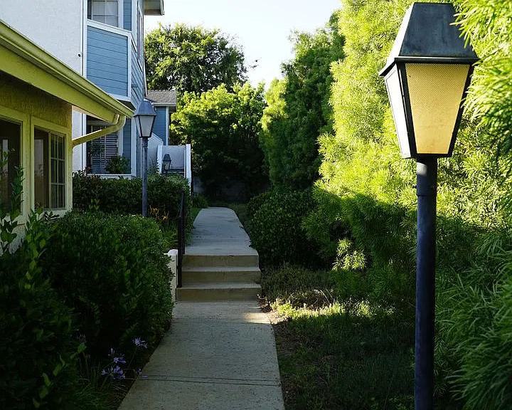 Reed and Brooke Apartments — Photo 17