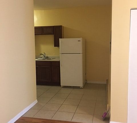 4th image of 370 E 60th St APT 001