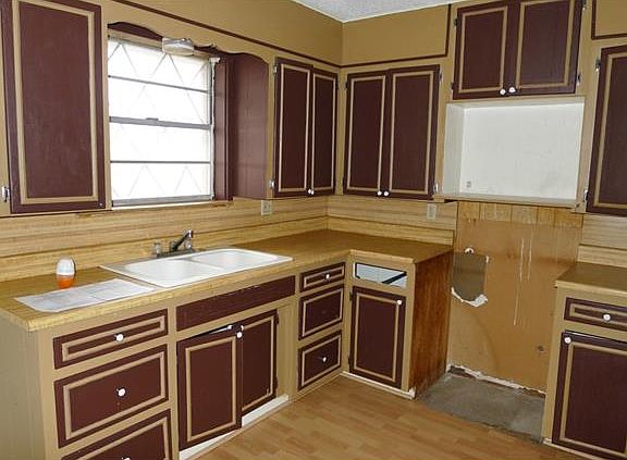 5th image of 1103 E University Dr