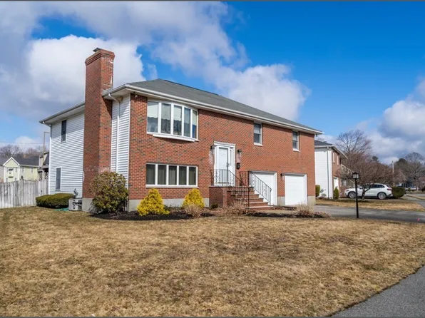 15 Landers Rd, Stoneham, MA 02180