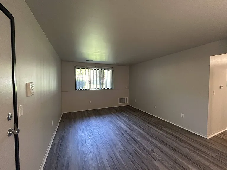 Woodland Villa Apartments — Photo 48