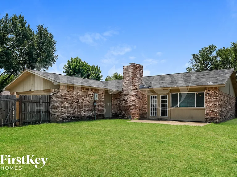1316 Royal Oak Dr — Photo 18