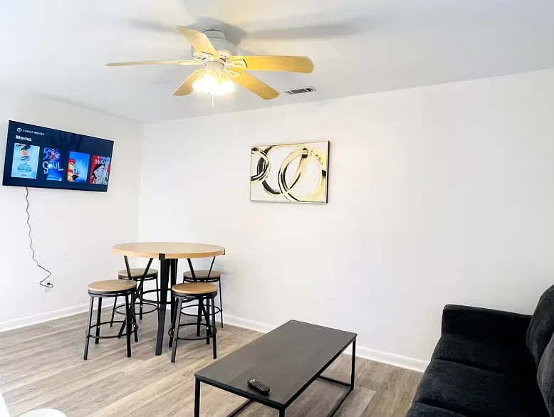 1011 Hunter Ave — Photo 3