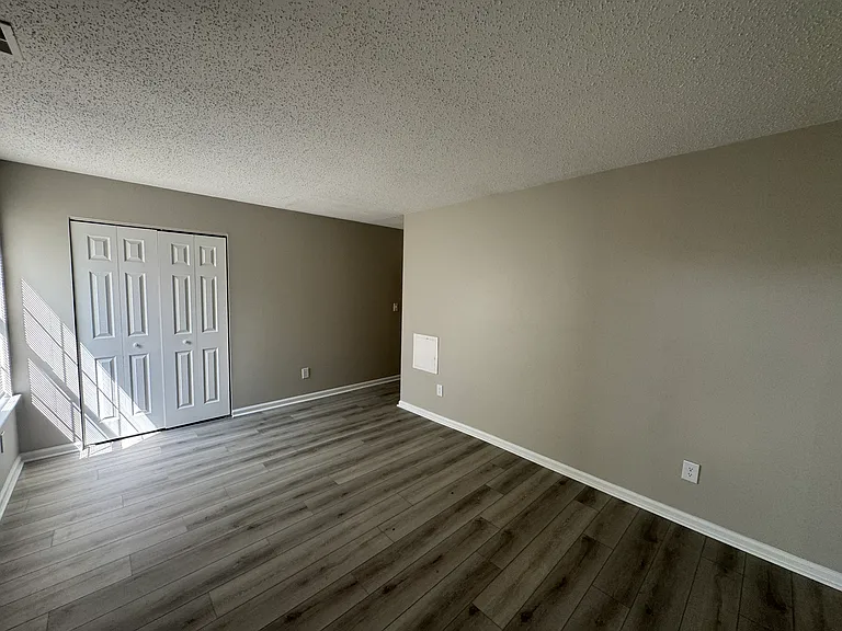 122 Wexford Dr E — Photo 19