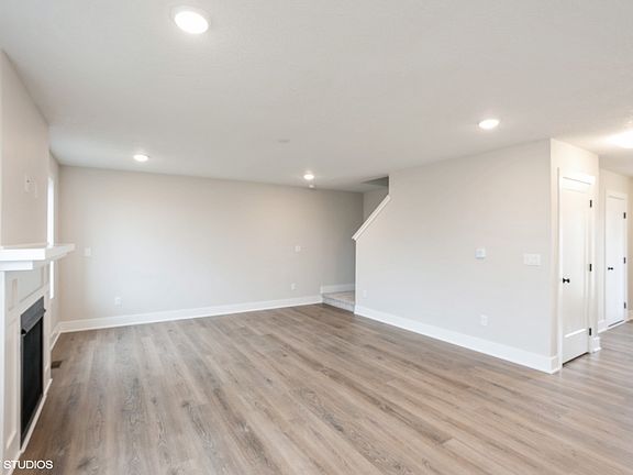 5th image of 2130 26th Ave SW
