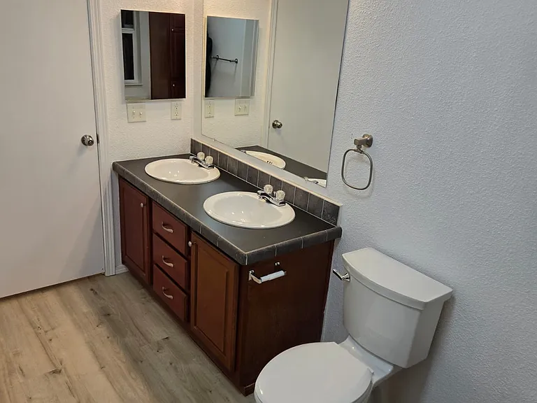 265 SE Port Ave — Photo 12