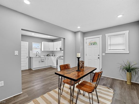 5th image of 843 Chester Ave