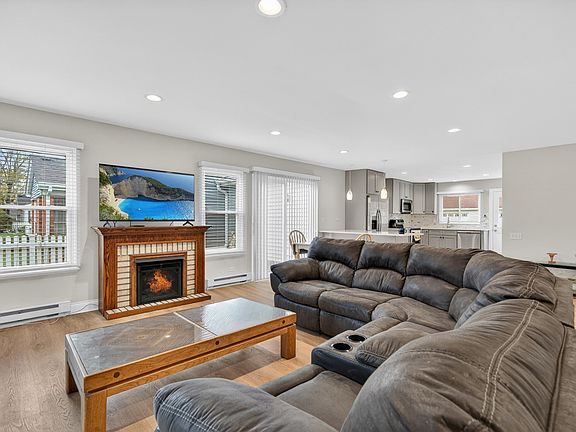 2nd image of 7225 Oxford Cir