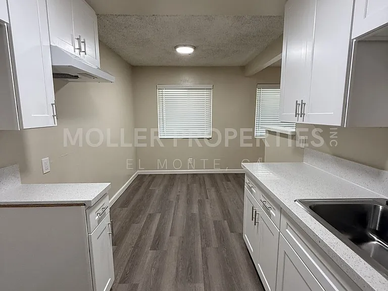 Baldwin Park 3229 — Photo 9