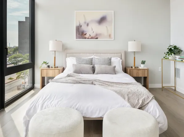 72-01 Qns Boulevard image 2 of 17