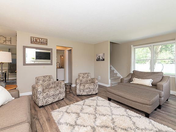 5th image of 450 Willow Ct