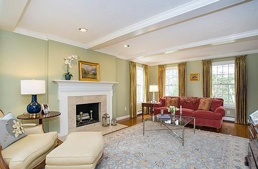 5th image of 8 Deerfield Dr