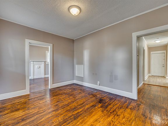 3rd image of 921 E 4th Ave