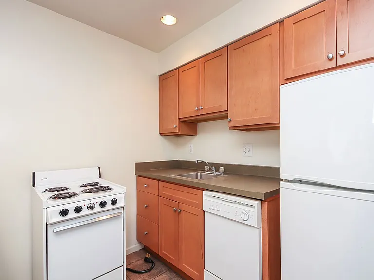 1309 S University Ave — Photo 7