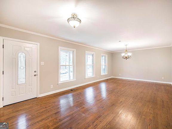 5th image of 411 Pine St