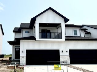 113 NE Country Meadow Ln, Ankeny, IA 50021