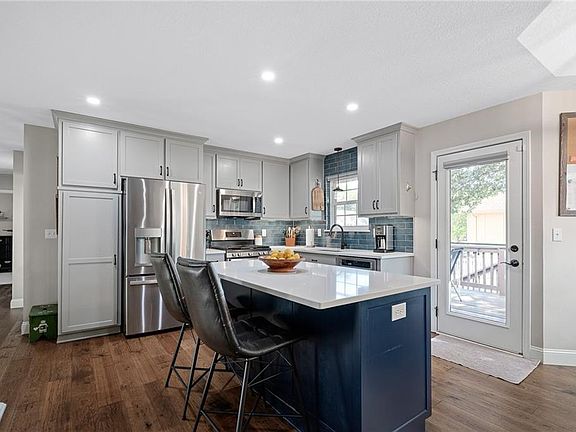 5th image of 3600 NW Pier Ct