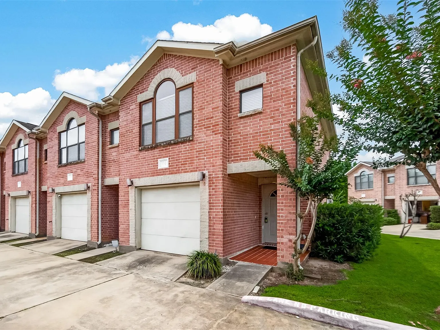 2 bed, 2.0 bath, 1030 sqft, $1,600 — Photo 3
