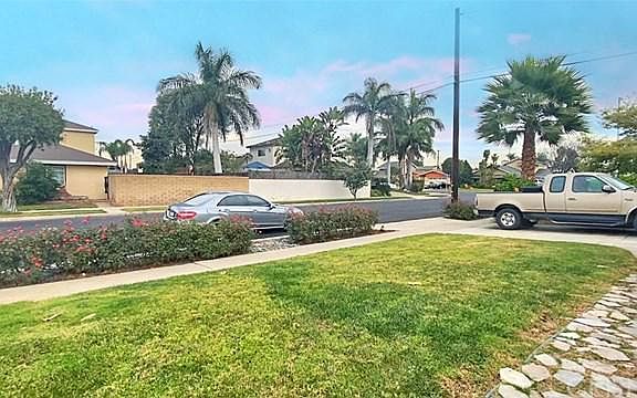 2nd image of 8262 Lancaster Dr