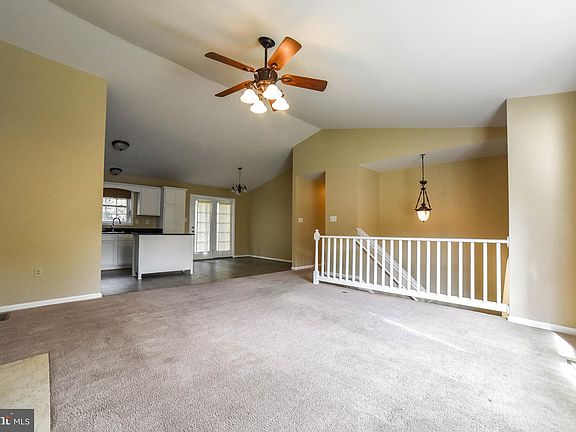 4th image of 46221 Sylvan Ct