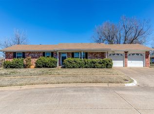 917 Willow Brook Dr, Midwest City, OK 73110
