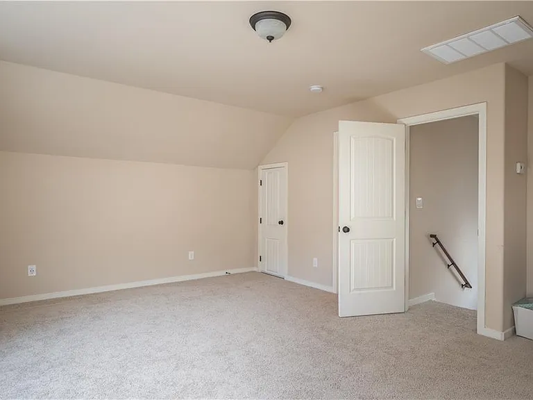 225 Floridays Way — Photo 3