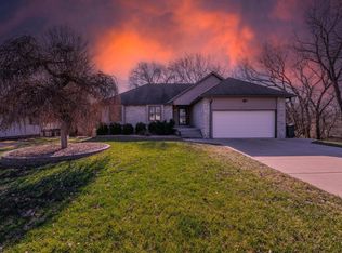 437 W Woodland Dr, Derby, KS 67037
